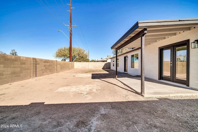 view of yard with a patio