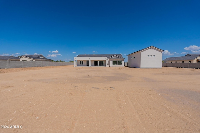 view of front of property