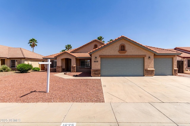 1625 E Daisy St, Casa Grande, AZ 85122 - mediterranean / spanish house with stucco siding, an attached garage, stone siding, and driveway