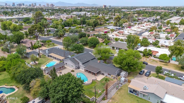 5621 N 13th St, Phoenix, AZ 85014 - view of urban area featuring a pool area and nearby suburban area