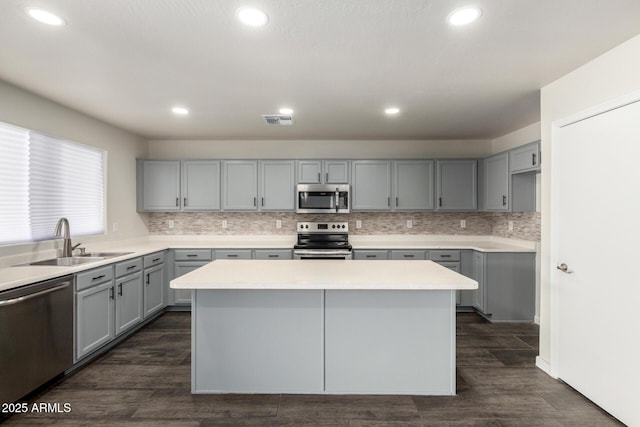 6637 W Watkins St, Phoenix, AZ 85043 - kitchen featuring stainless steel appliances, gray cabinets, a sink, a center island, and recessed lighting