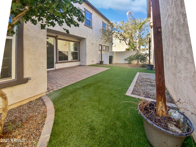 view of yard featuring a patio area