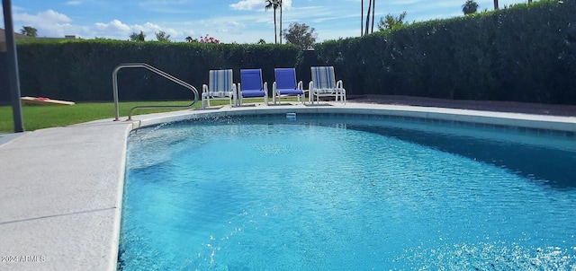 view of swimming pool