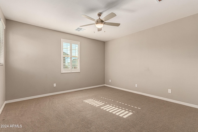 carpeted empty room featuring ceiling fan