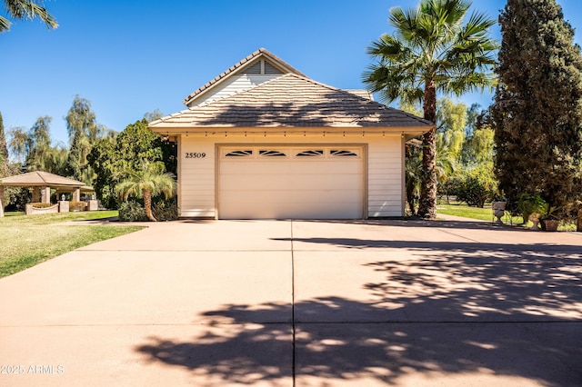 25509 S Lime Dr, Queen Creek, AZ 85142 - garage featuring concrete driveway