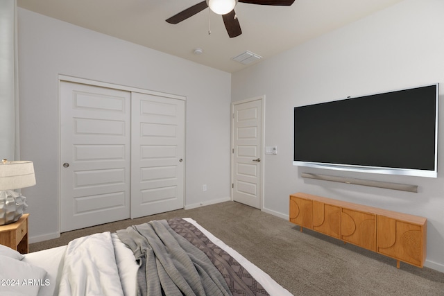 unfurnished bedroom with carpet flooring, ceiling fan, and a closet