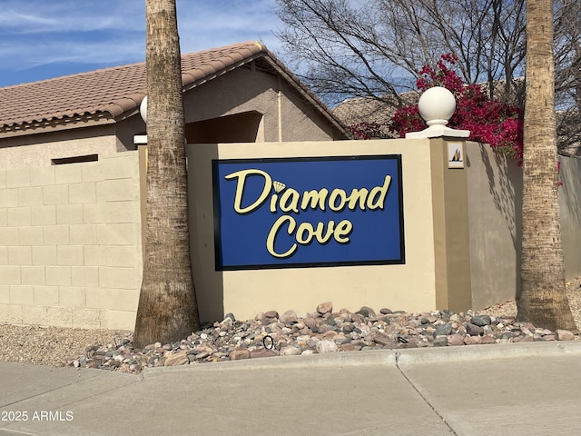 view of community / neighborhood sign