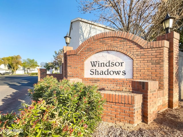 view of community / neighborhood sign