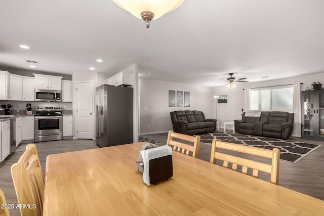 dining area featuring baseboards, dark wood-style flooring, visible vents, and recessed lighting