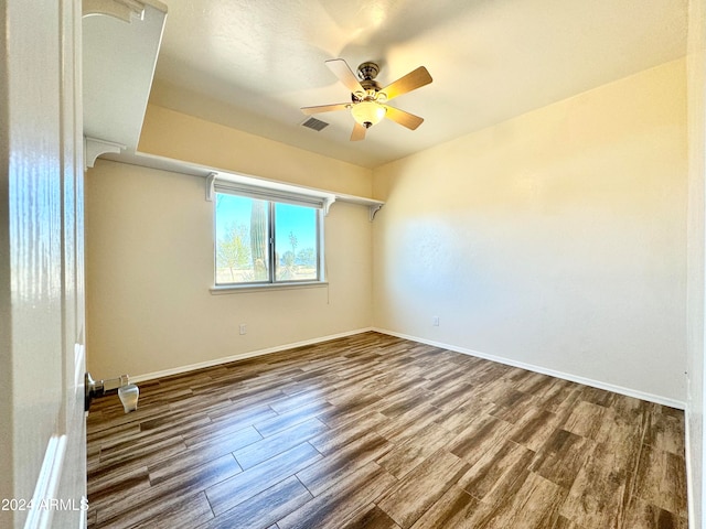 unfurnished room with wood-type flooring and ceiling fan