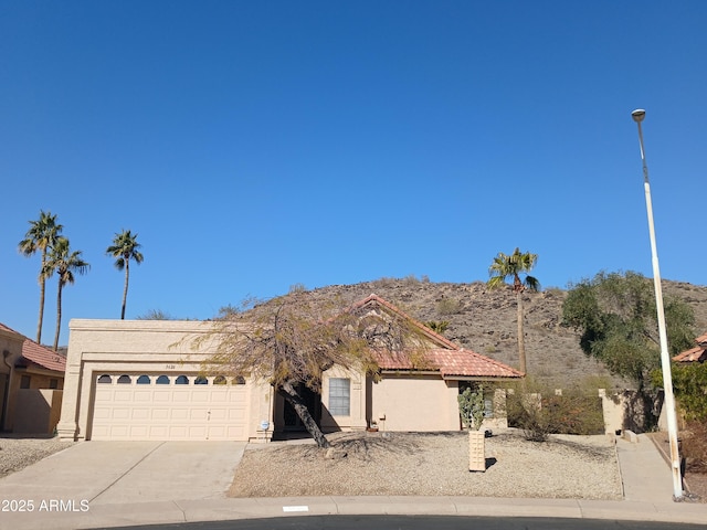 view of front facade featuring a garage