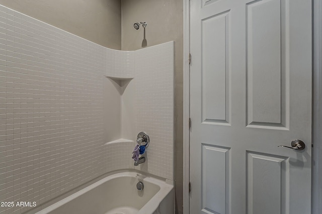 6566 E Via Arroyo Largo, Tucson, AZ 85756 - full bath featuring shower / tub combination