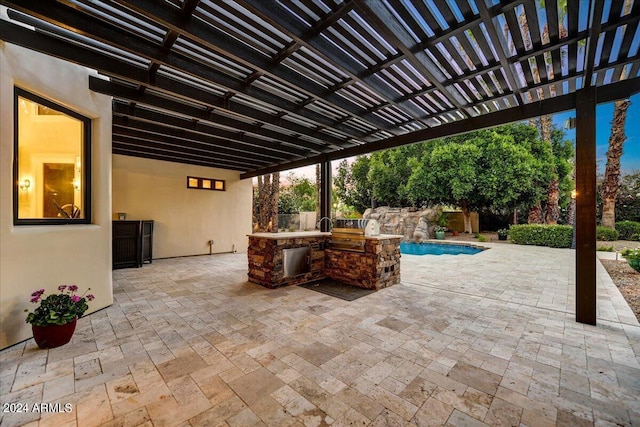 view of patio with an outdoor kitchen