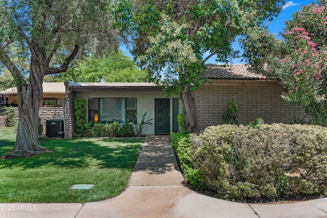 4800 N 68th St Unit 114, Scottsdale, AZ 85251 - view of front of property featuring a front lawn