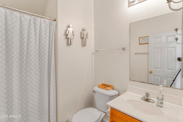 bathroom featuring a shower with curtain, vanity, and toilet