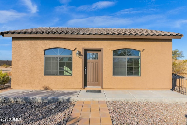 entrance to property featuring a patio area