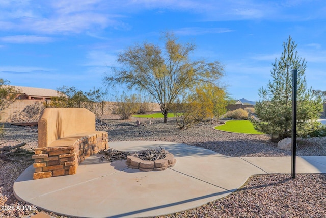 view of patio with a fire pit