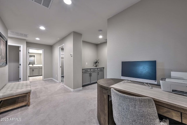 home office with light carpet, baseboards, visible vents, and recessed lighting