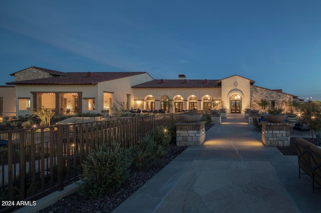 view of front of property featuring a patio area