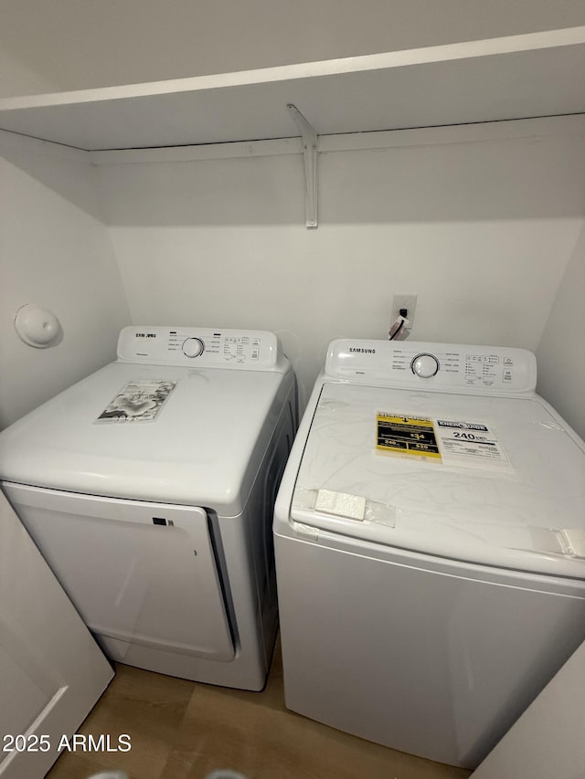 170 E Guadalupe Rd Unit 173, Gilbert, AZ 85234 - laundry room featuring washing machine and dryer and wood finished floors
