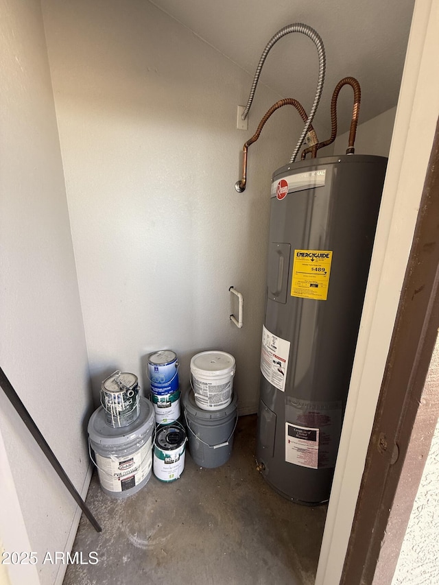 170 E Guadalupe Rd Unit 173, Gilbert, AZ 85234 - utility room with electric water heater