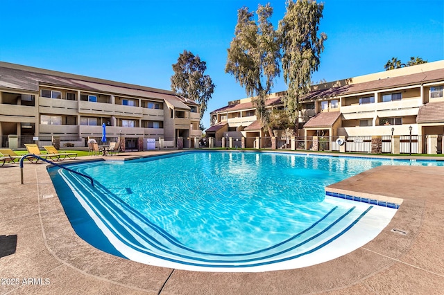 view of swimming pool