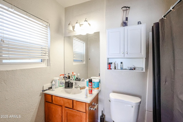 full bathroom with toilet, a shower with curtain, and vanity