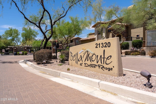 view of community / neighborhood sign