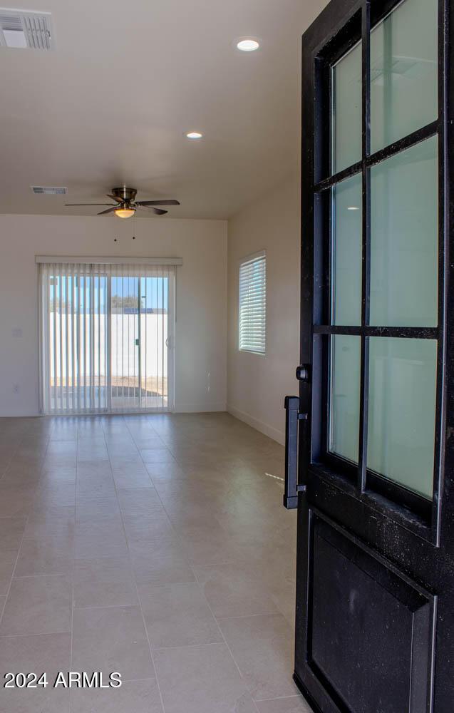 empty room with ceiling fan