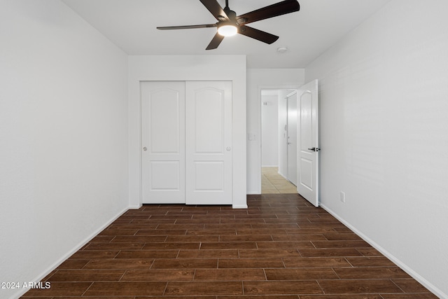 unfurnished bedroom with ceiling fan and a closet