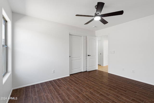 unfurnished bedroom with ceiling fan and a closet