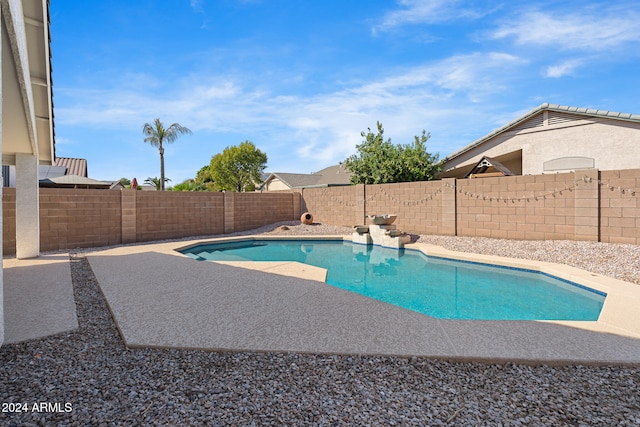 view of swimming pool