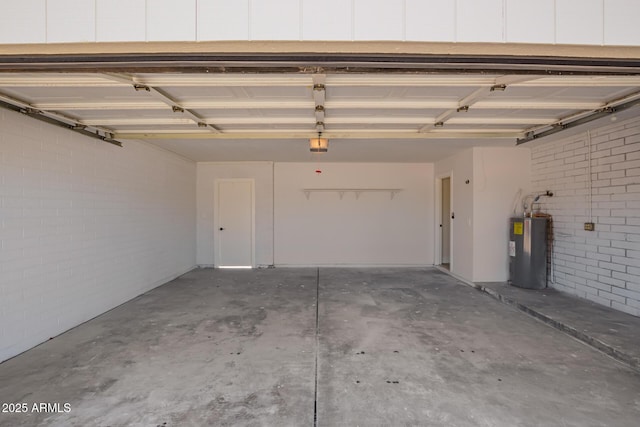 17040 N 39th Ave, Glendale, AZ 85308 - garage featuring water heater