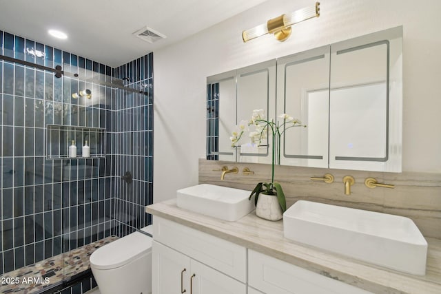 1070 S Amber St, Chandler, AZ 85286 - full bath featuring tiled shower, toilet, and double vanity