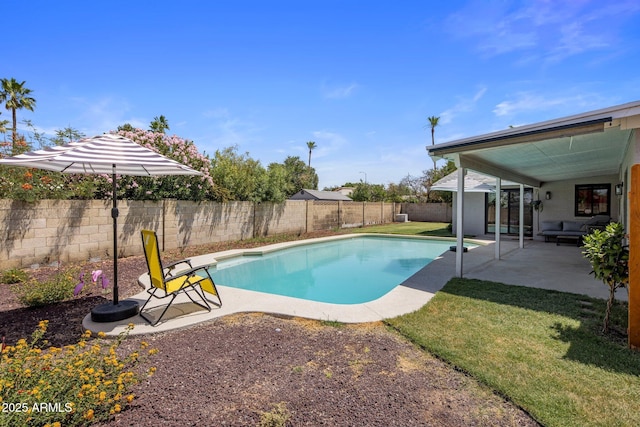 1540 E Glencove St, Mesa, AZ 85203 - view of pool with a patio area