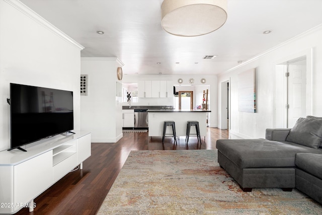 living room featuring baseboards, recessed lighting, dark wood finished floors, and crown molding