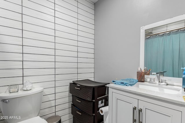 bathroom with toilet, vanity, and a shower with curtain