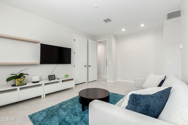 living area featuring baseboards, visible vents, and recessed lighting