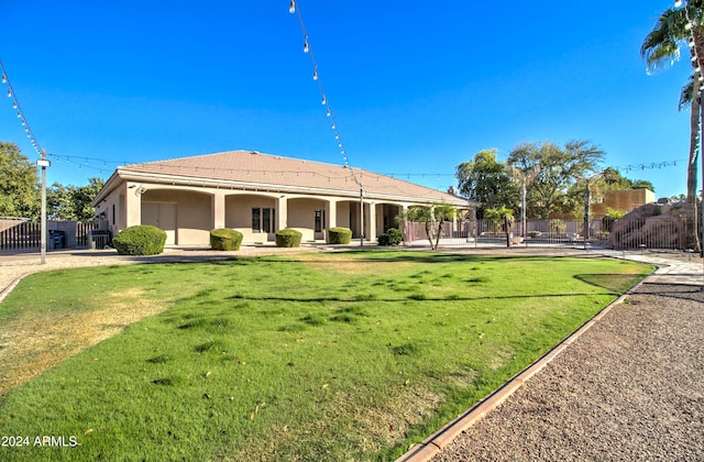 view of front of house featuring a front yard