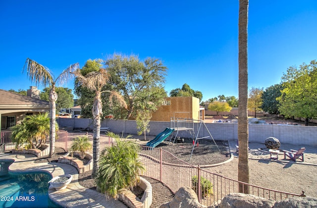 view of yard featuring a patio area