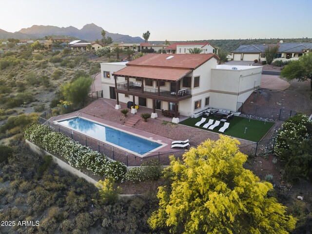 bird's eye view with a mountain view