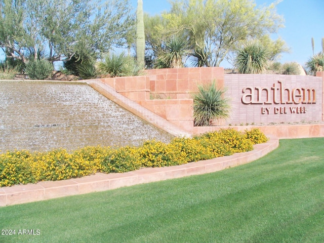 community sign featuring a yard