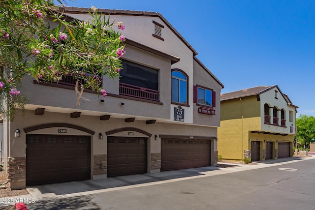 2725 E Mine Creek Rd Unit 1149, Phoenix, AZ 85024 - view of building exterior featuring an attached garage