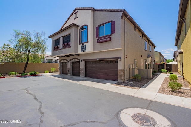 2725 E Mine Creek Rd Unit 1149, Phoenix, AZ 85024 - view of front of house with stucco siding and a garage