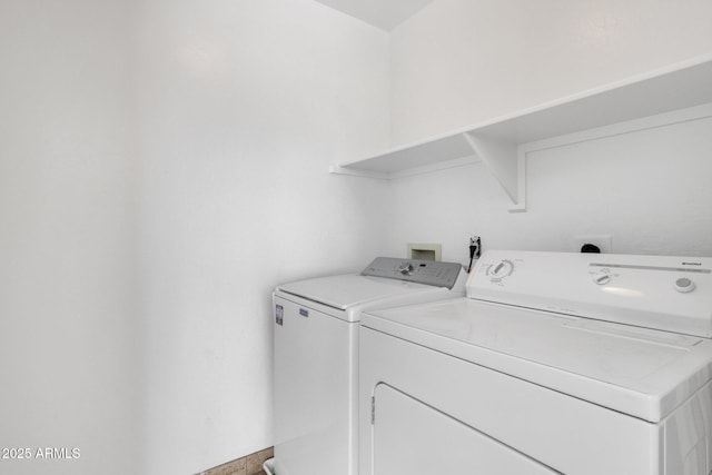 2545 E Harrison Ct, Gilbert, AZ 85295 - laundry room featuring independent washer and dryer