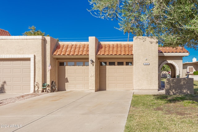 view of front of property featuring a garage