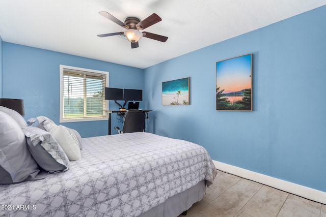 bedroom featuring ceiling fan