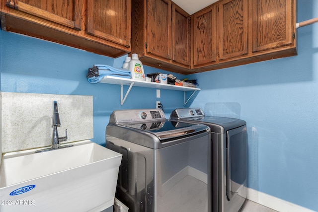 laundry room featuring sink, cabinets, and independent washer and dryer