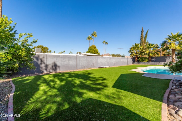 view of yard featuring a fenced in pool