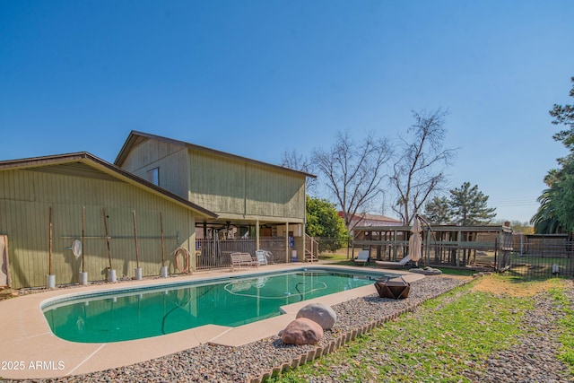 view of swimming pool